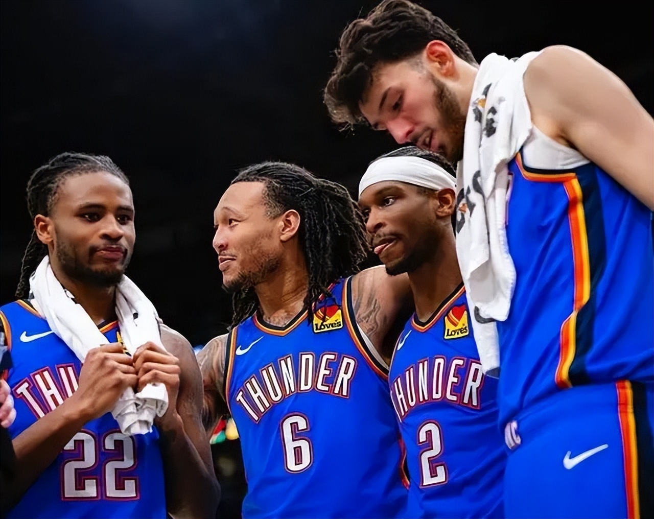 追梦格林本赛季投进72个球，但是失误达到了75次（德雷蒙德·格林本季仅命中72球，失误却多达75次）