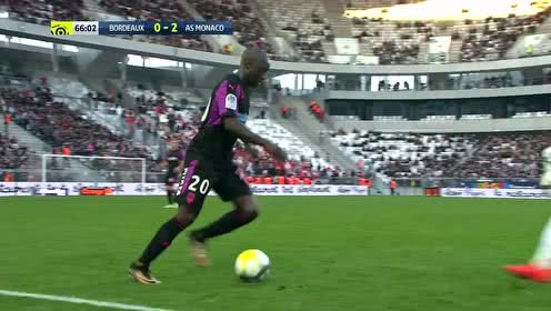 巴黎人报：一极端球迷组织庆祝成立20周年，在埃菲尔铁塔大放焰火（《巴黎人报》：极端球迷组织庆祝成立20周年，在埃菲尔铁塔燃放烟花）