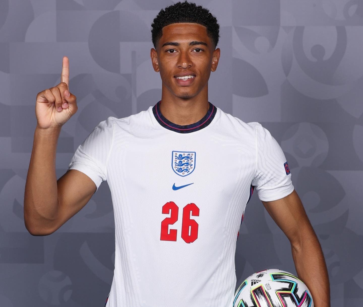 塞内加尔官方发布预热海报：马内、门迪和库利巴利出镜（塞内加尔官方发布赛前预热海报：马内、门迪、库利巴利同框亮相）