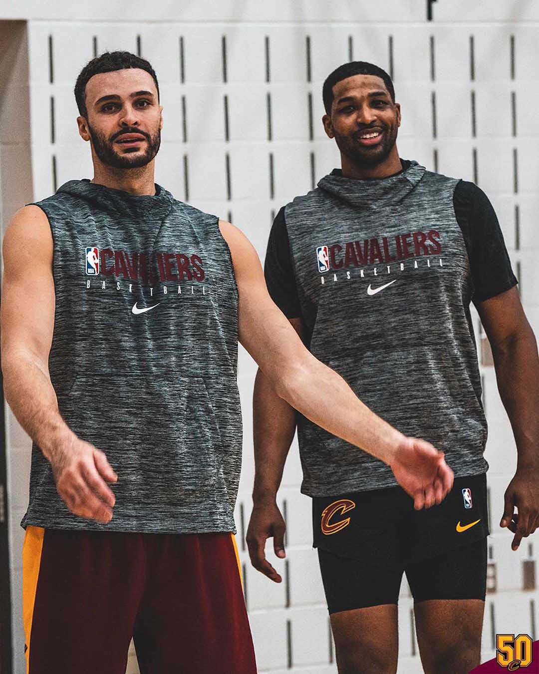 鹈鹕战太阳伤病报告：琼斯缺阵&普尔出战成疑，太阳两将缺席（鹈鹕对太阳伤情更新：琼斯无缘登场、普尔成疑，太阳两人缺阵）