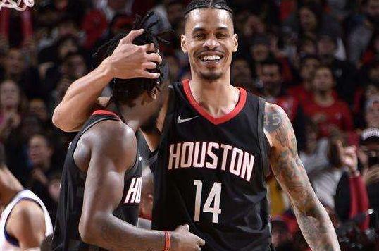 维尼修斯晒观看解放者杯决赛照片，随后庆祝母队弗拉门戈夺冠（维尼修斯晒解放者杯决赛观赛照，赛后为母队弗拉门戈登顶庆祝）