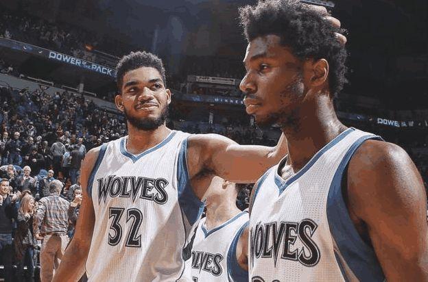 后卫关键拦截，守住关键领先（后卫致命抢断，稳住领先优势）