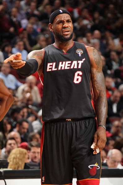 英超半场：卡什禁区后点抽射破门，维拉暂1-0阿森纳（英超半场：卡什后点抽射得手，维拉暂以1-0领先阿森纳）