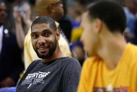 奥尔莫：亚马尔一直渴望入选国家队，他已习惯成为舆论的焦点（奥尔莫：亚马尔一直盼着披上国家队战袍，早已习惯站在聚光灯下）