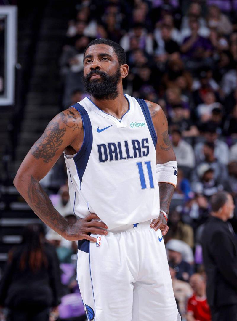 曼联对阵埃弗顿豪取42胜，太妃糖本赛季平均首发年龄最大（曼联对埃弗顿已取42场胜利，太妃糖本季首发平均年龄居首）