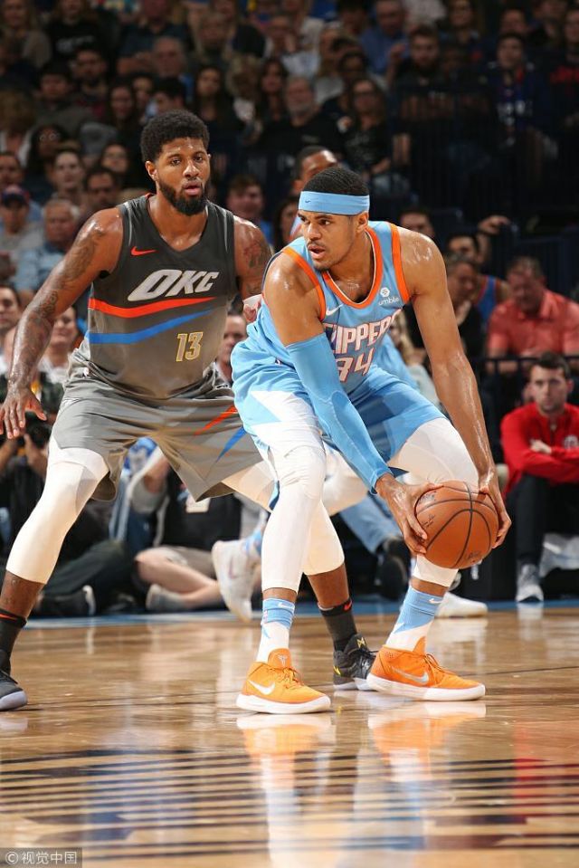 NBA官方更新社媒预热NBA杯决赛并配文：争冠日！（NBA官方社媒预热NBA杯决赛：争冠之日已至！）