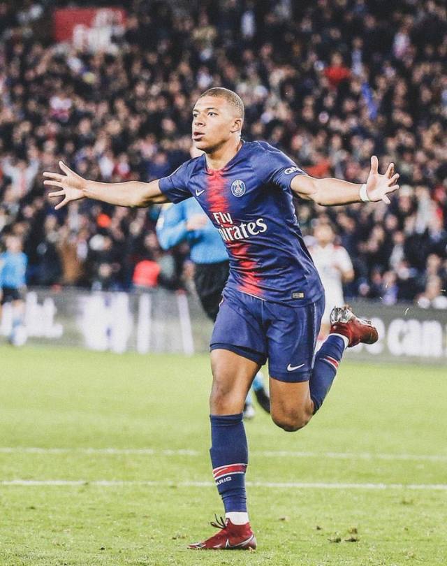 大连英博向上海海港发贺信：祝贺海港夺得2025赛季中超冠军（大连英博致信上海海港：恭贺2025赛季中超夺冠）