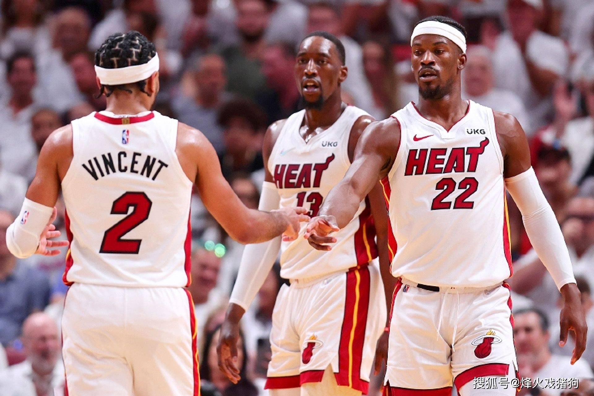 英超半场：迪亚斯世界波，格瓦迪奥尔破门，曼城2-0桑德兰（英超半场战报：迪亚斯轰世界波，格瓦迪奥尔建功，曼城2-0领先桑德兰）