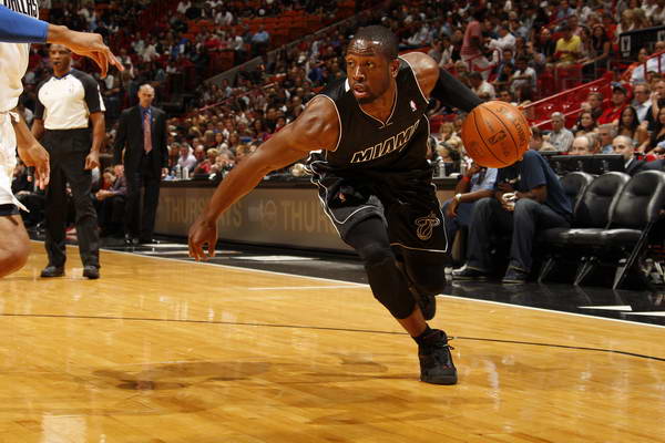 镜报：买安德森要1亿-1.2亿镑，曼联可能通过出售5人筹集资金（镜报：安德森要价1亿至1.2亿英镑，曼联或通过出售5将筹资）